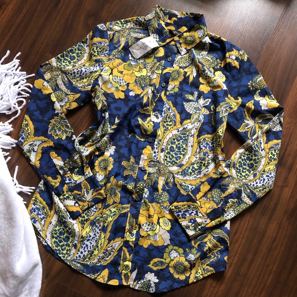 Banana Republic Tops - NWT Banana Republic blouse Size XS